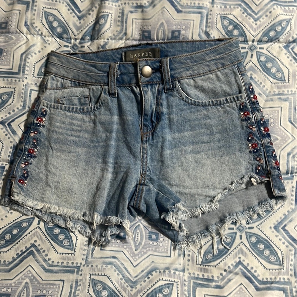 NWOT cute Harper jean shorts 25